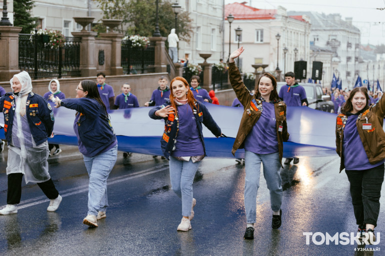 Около 1,5 тысяч томских студентов прошлись от площади Ленина до Новособорной