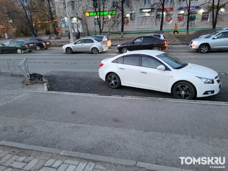 Мастера томской парковки: герои тротуаров, «зебр» и остановок