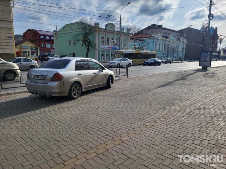 Мастера томской парковки: герои тротуаров, «зебр» и остановок