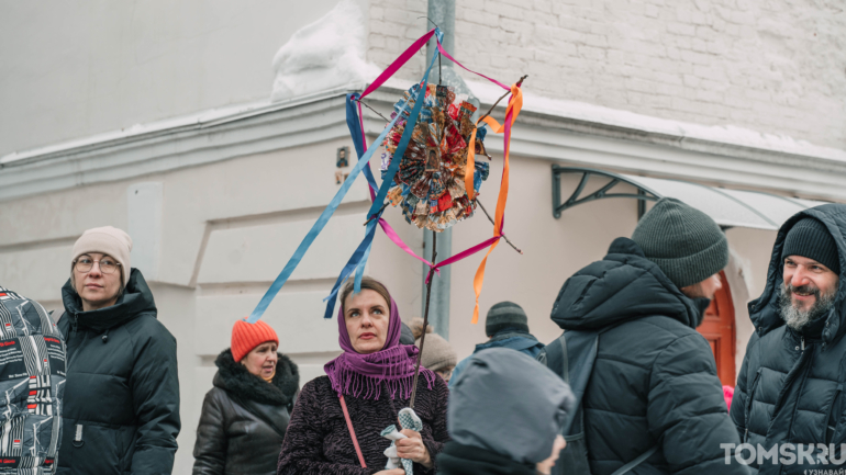 Тулупы, наряды и праздник: как прошло Святочное шествие в Томске