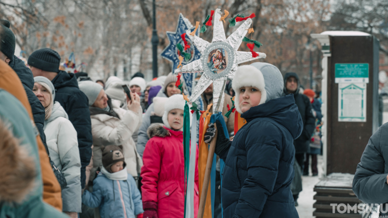 Тулупы, наряды и праздник: как прошло Святочное шествие в Томске