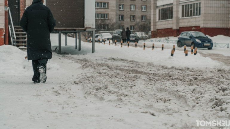 «Не пройти и не проехать»: томичи жалуются на снег на дорогах города