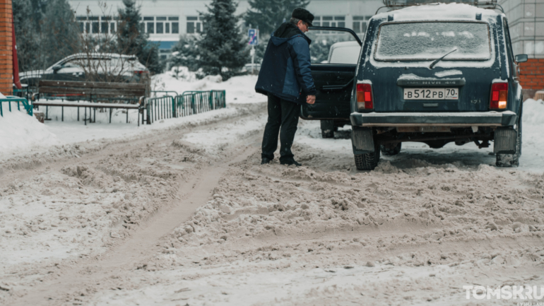 «Не пройти и не проехать»: томичи жалуются на снег на дорогах города