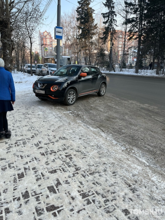 Мастера томской парковки: чужое место или легенды тротуара