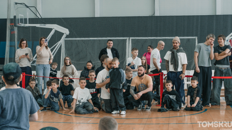 В Томске идут первые в году соревнования по брейкингу. Фоторепортаж