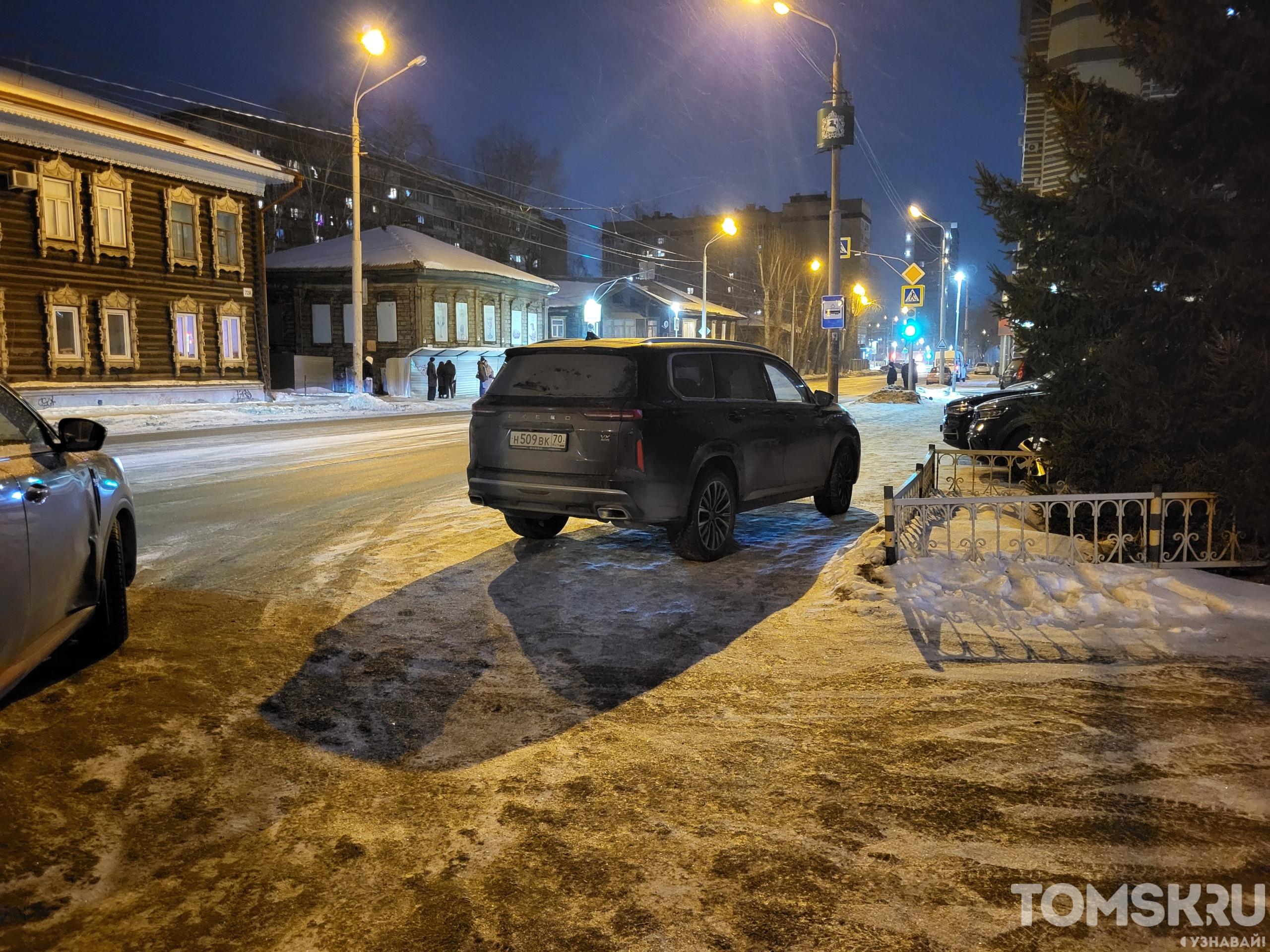 Мастера томской парковки: ночные герои перекрытых дорог