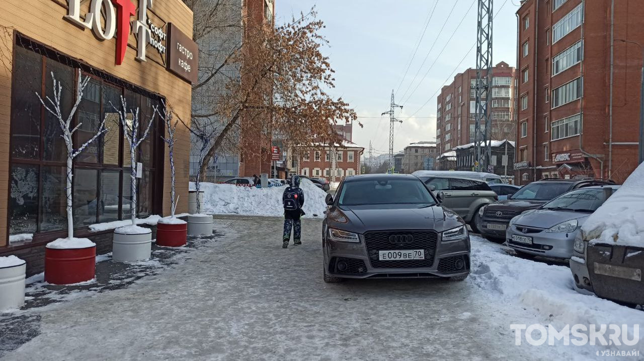 Мастера томской парковки: ночные герои перекрытых дорог